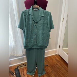 Alfred Dunner pants and Blouse Set.  NWT beautiful seafoam color